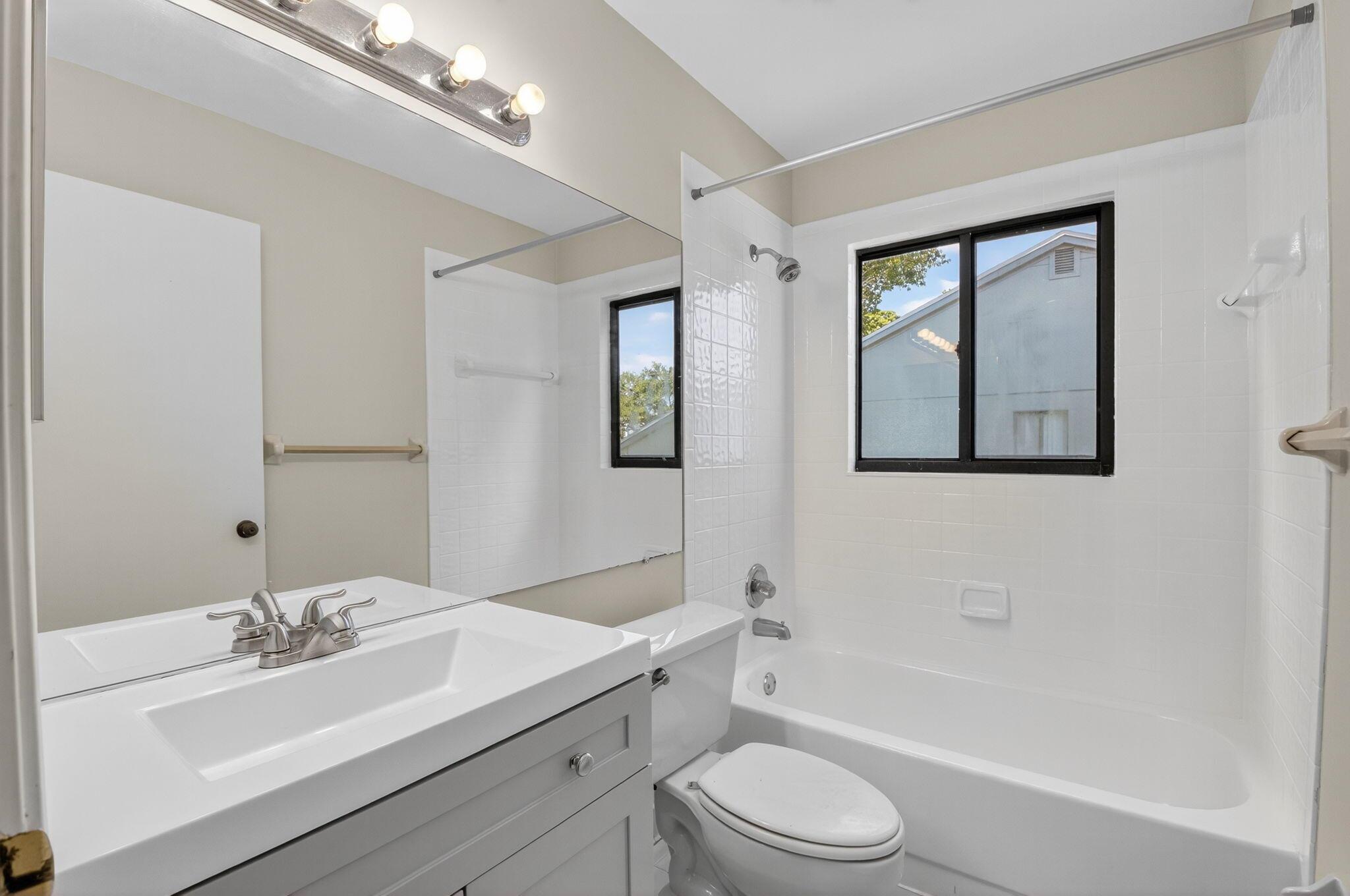 ENVIRONMENT I CONDO - Residential Lease