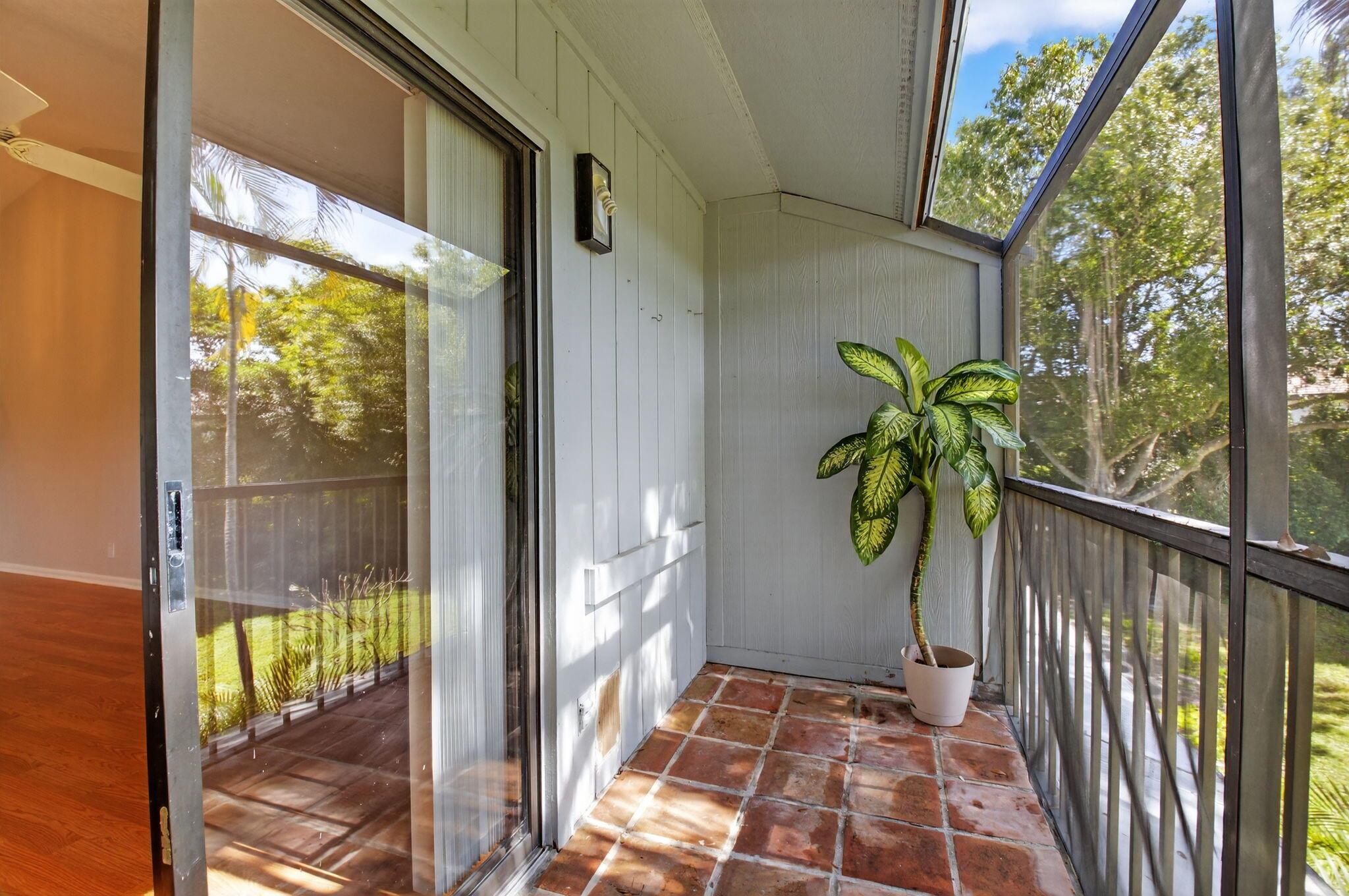 ENVIRONMENT I CONDO - Residential Lease