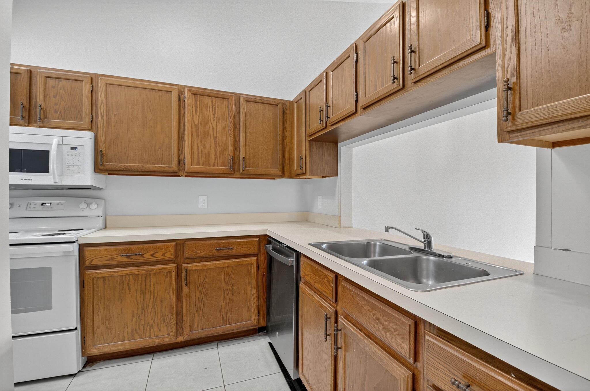 ENVIRONMENT I CONDO - Residential Lease