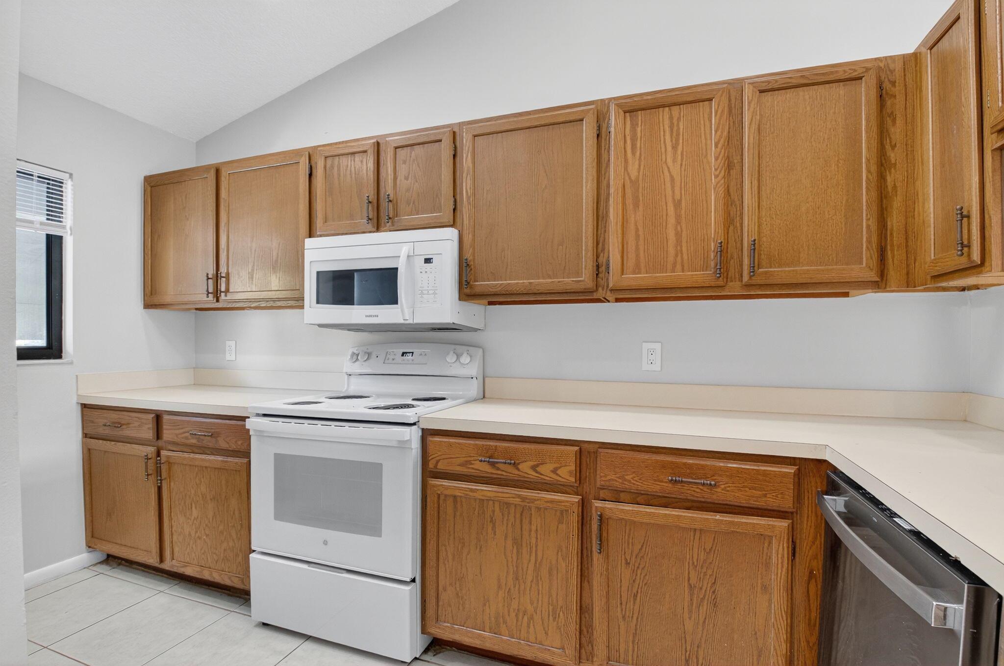 ENVIRONMENT I CONDO - Residential Lease