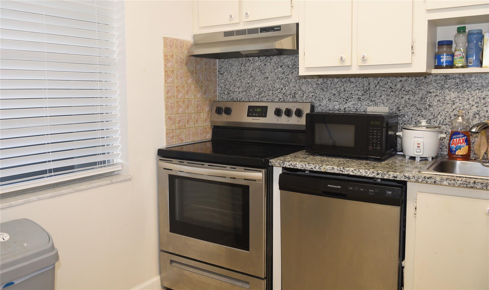 Oriole Golf & Tennis Club - Residential Lease