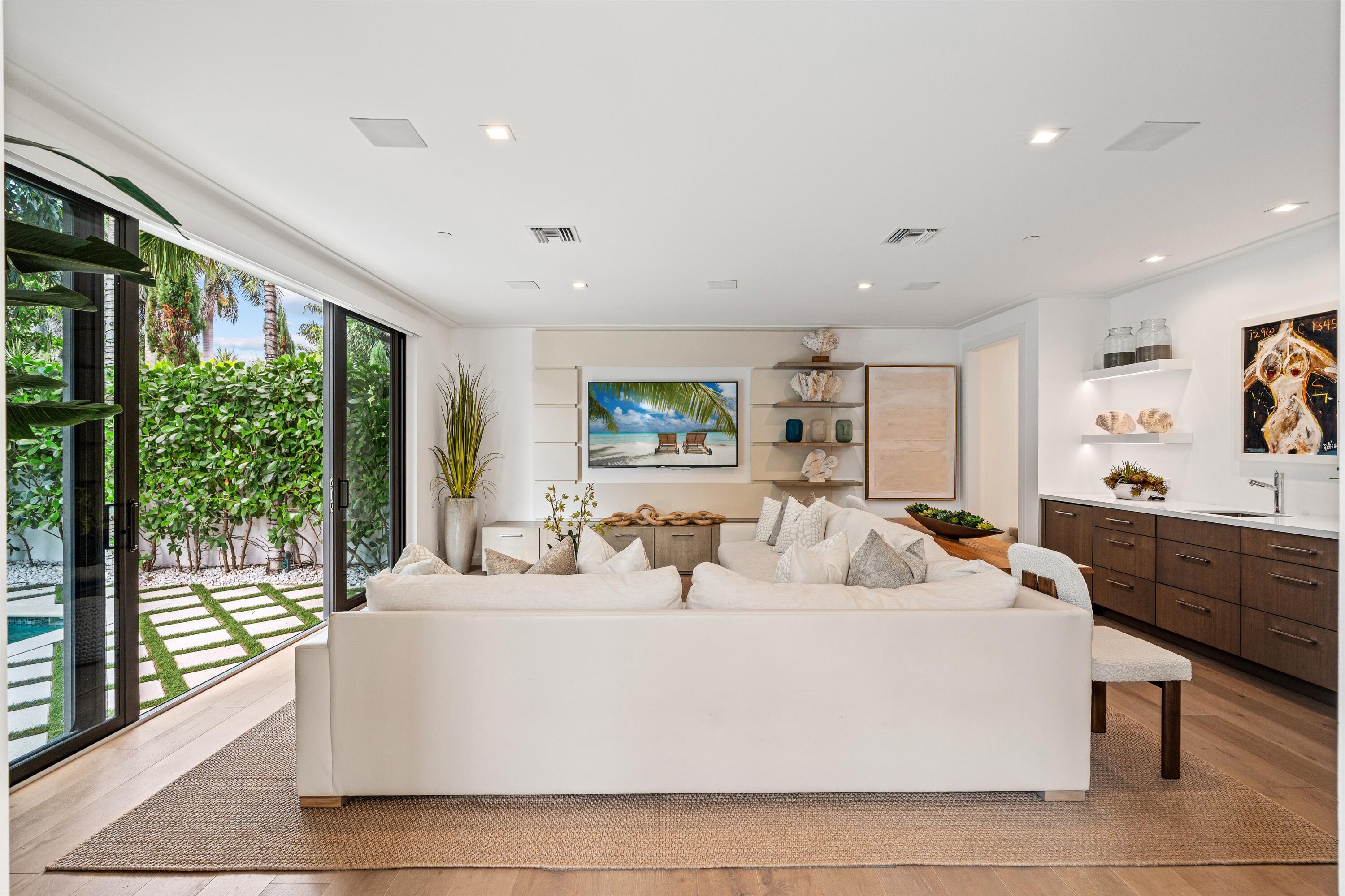 150 OCEANSIDE - Residential