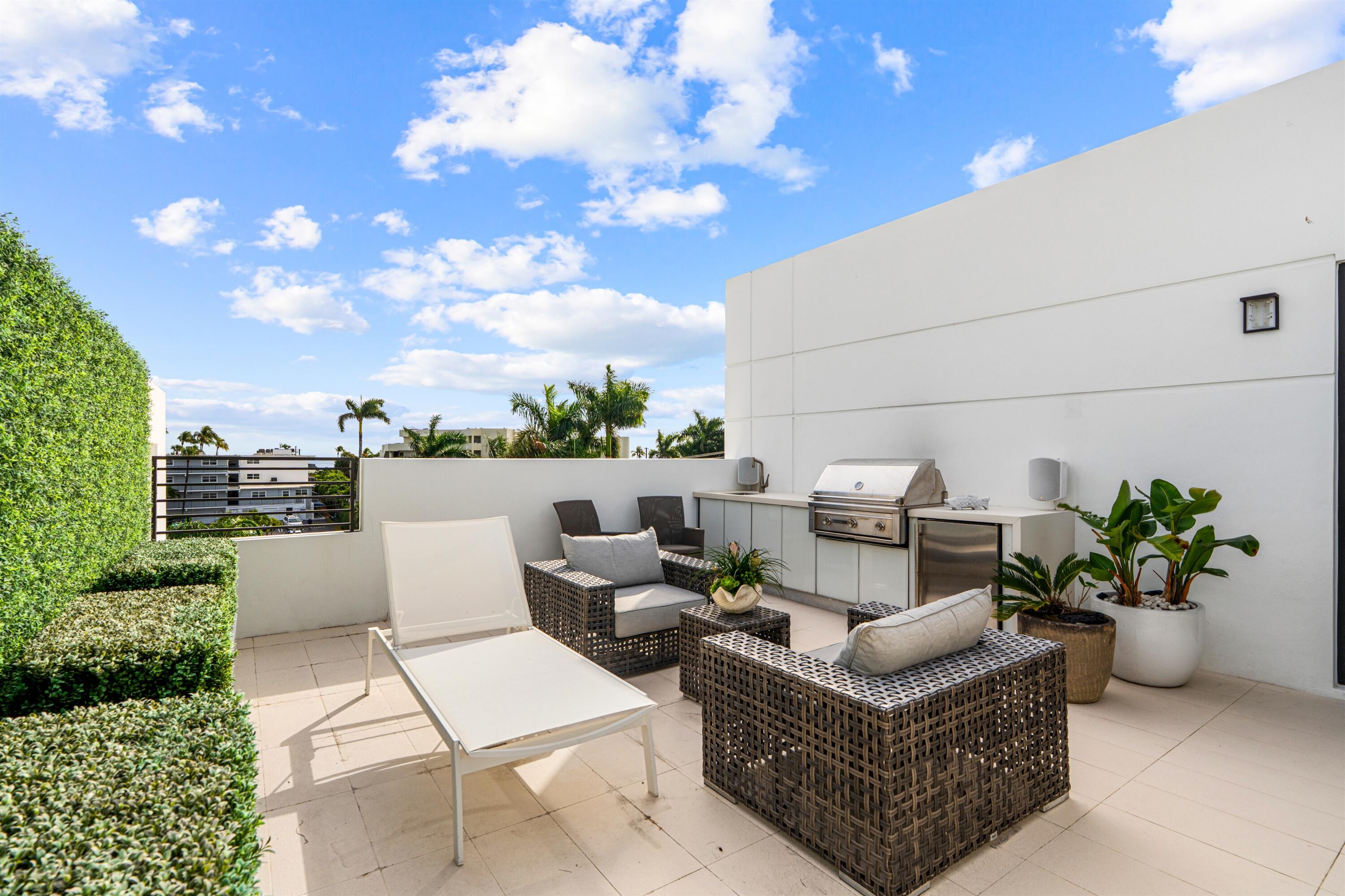 150 OCEANSIDE - Residential