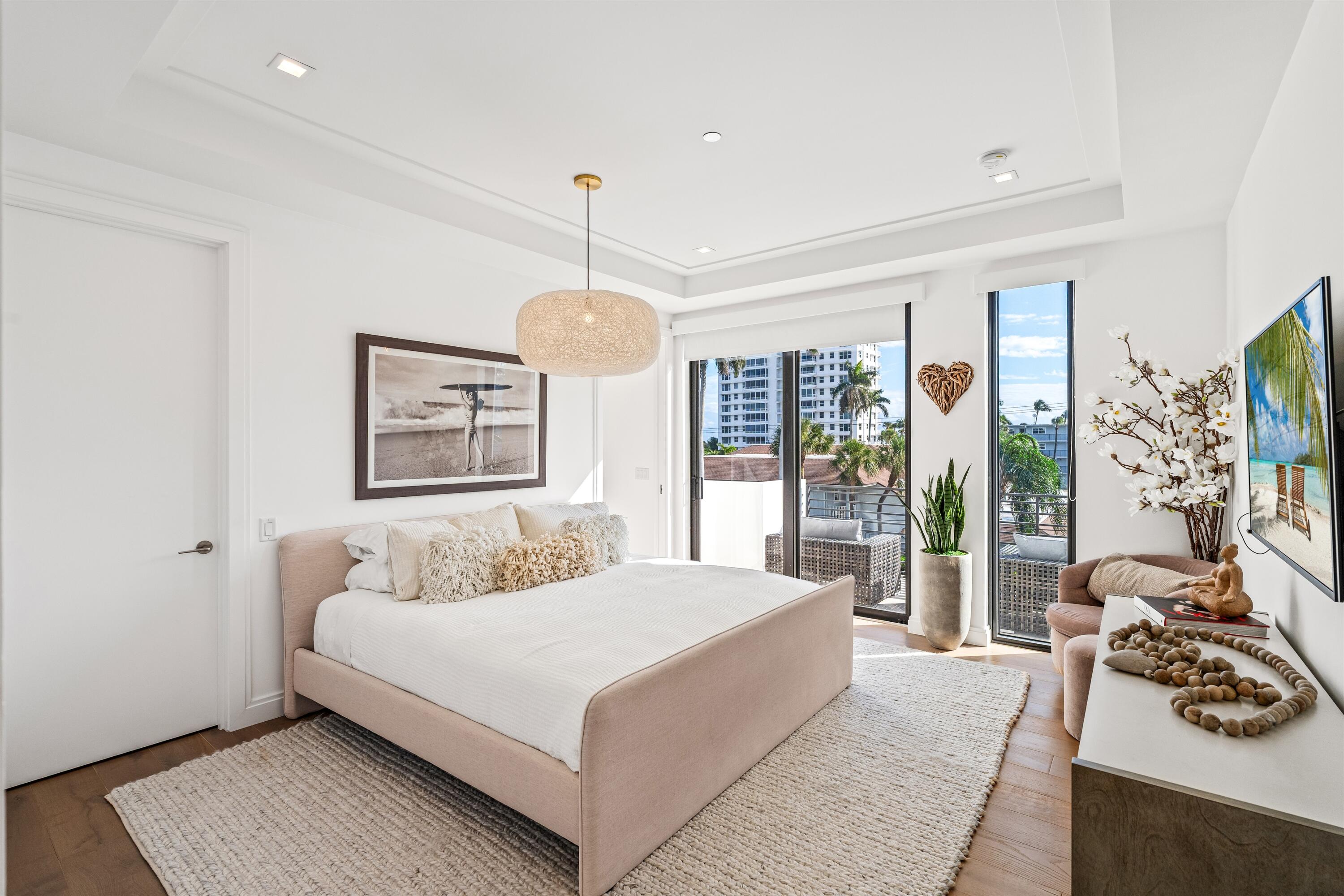 150 OCEANSIDE - Residential