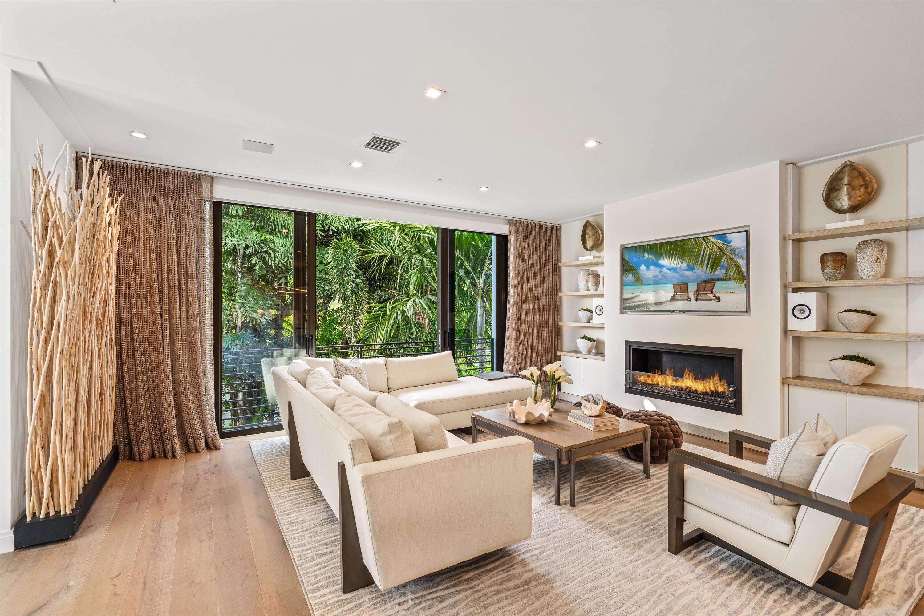 150 OCEANSIDE - Residential