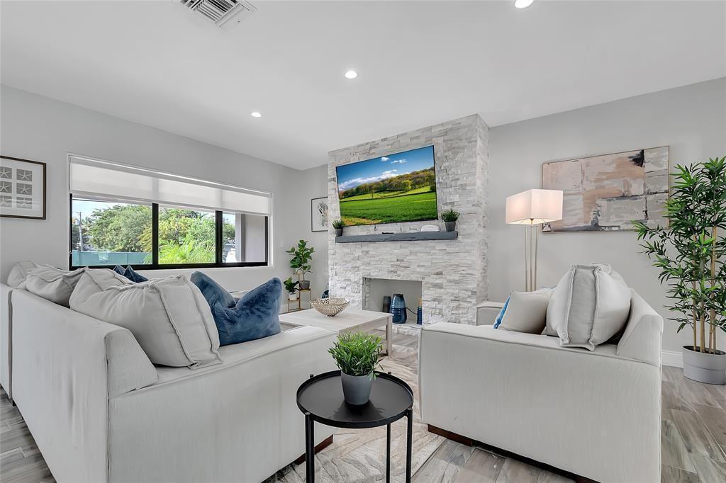 LAS OLAS PARK CORR PLAT - Residential Lease