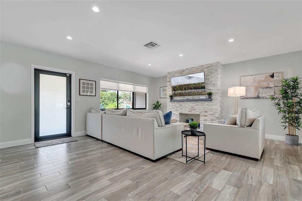 LAS OLAS PARK CORR PLAT - Residential Lease