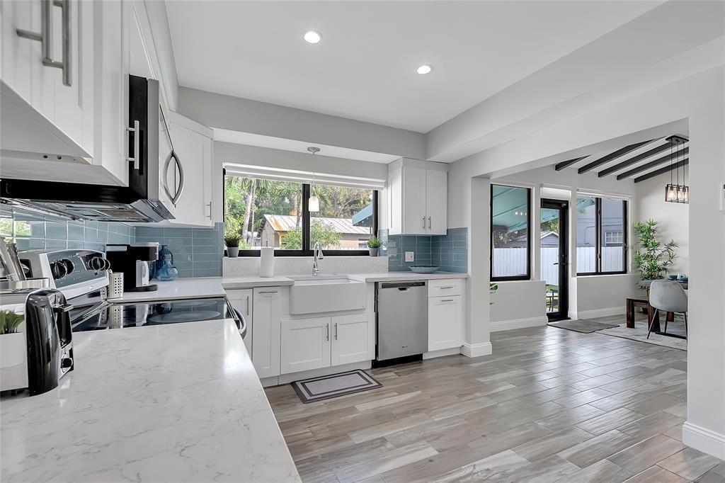 LAS OLAS PARK CORR PLAT - Residential Lease