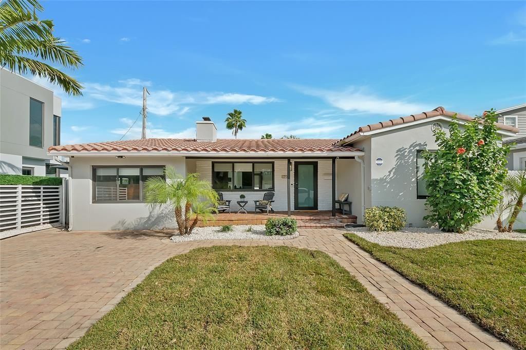 Photo of 538 NE 14th Avenue, Fort Lauderdale, FL 33301 (MLS # B26028004)