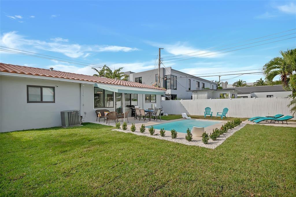 LAS OLAS PARK CORR PLAT - Residential Lease