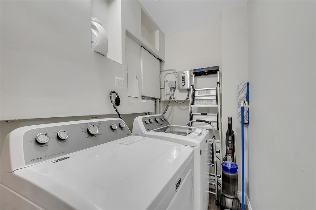 LAS OLAS PARK CORR PLAT - Residential Lease