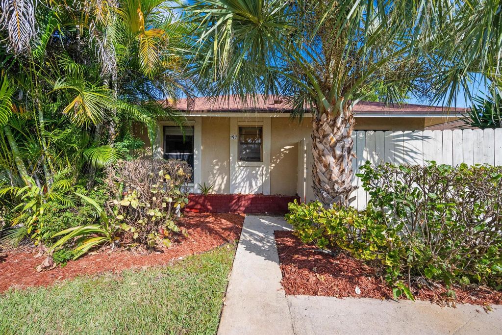 Photo of 197 SE 1st Circle #15b, Boynton Beach, FL 33435 (MLS # R11144605)