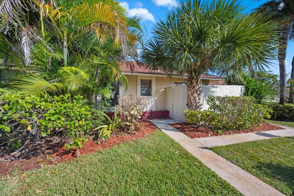 Photo of 197 SE 1st Circle #15b, Boynton Beach, FL 33435 (MLS # R11144605)