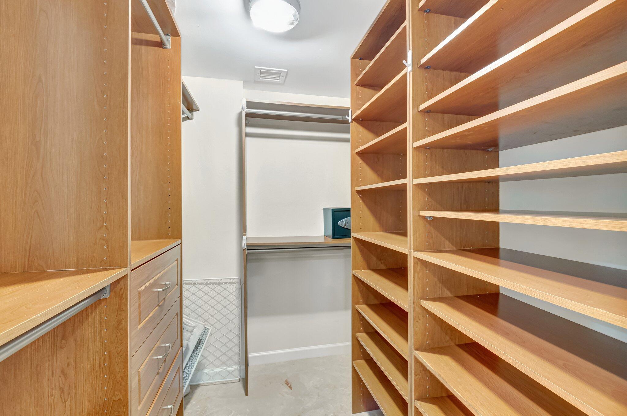 YACHT & RACQUET CLUB OF B - Residential