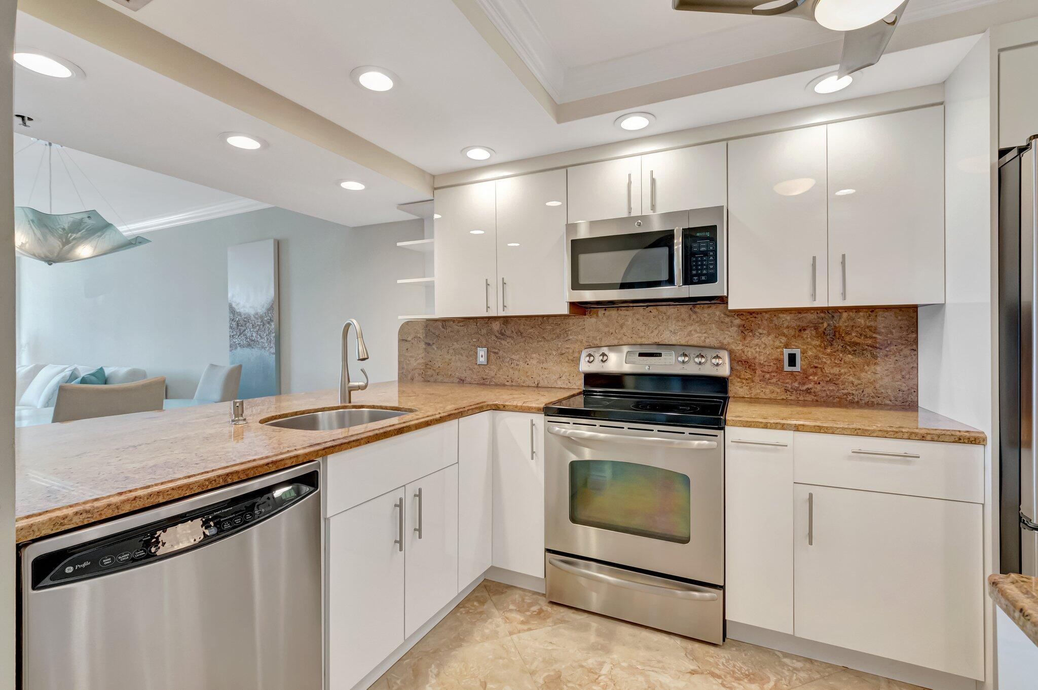 YACHT & RACQUET CLUB OF B - Residential