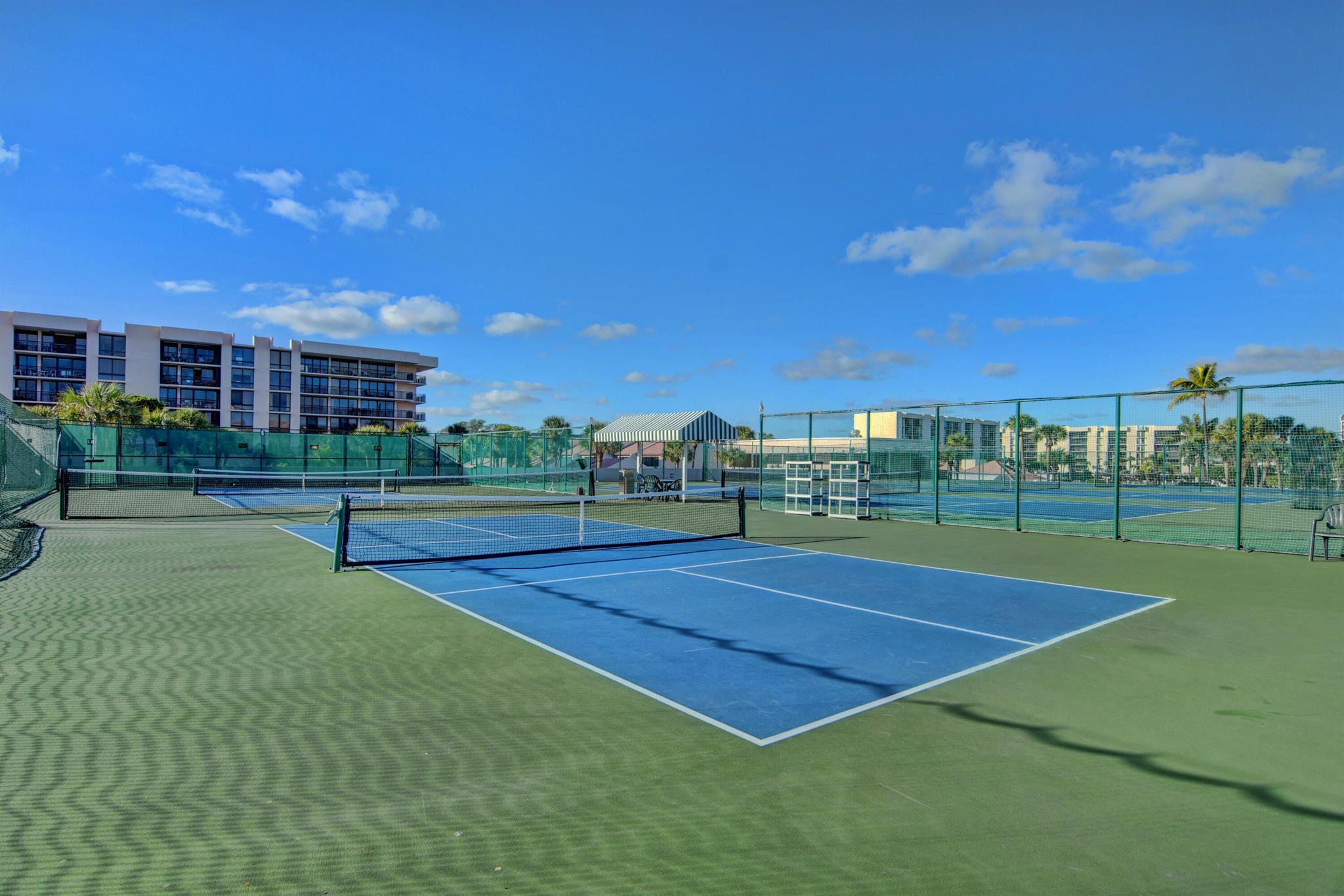YACHT & RACQUET CLUB OF B - Residential