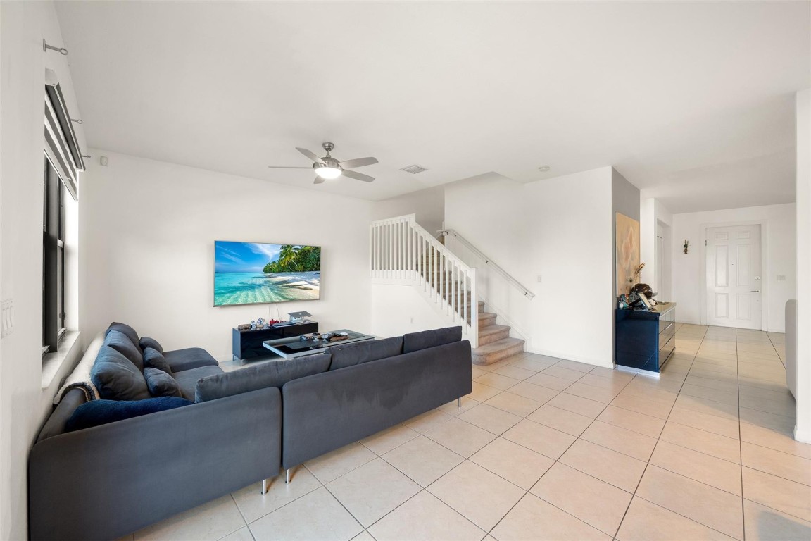 CHAMPION LAKES - Residential