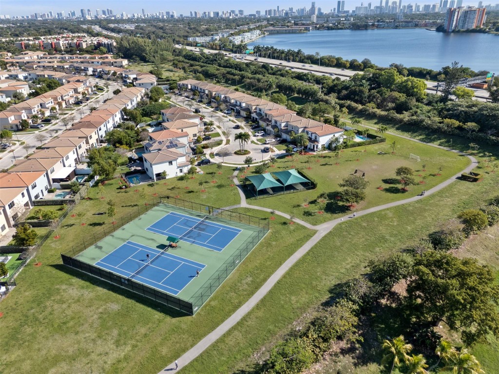 CHAMPION LAKES - Residential