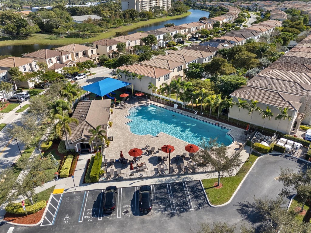 CHAMPION LAKES - Residential