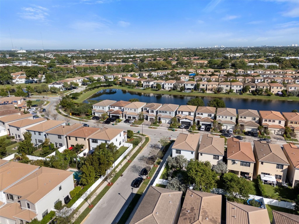 CHAMPION LAKES - Residential