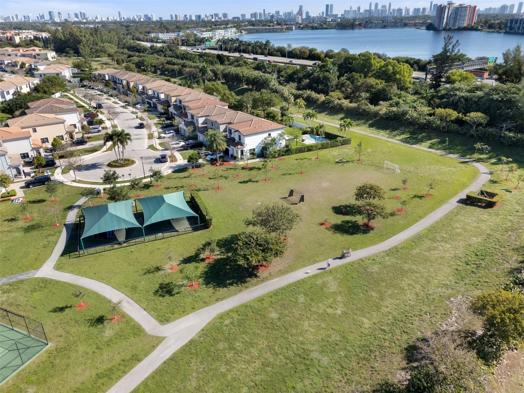 CHAMPION LAKES - Residential