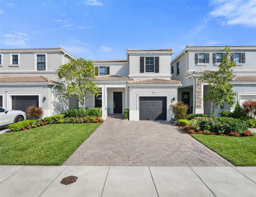 CHAMPION LAKES - Residential