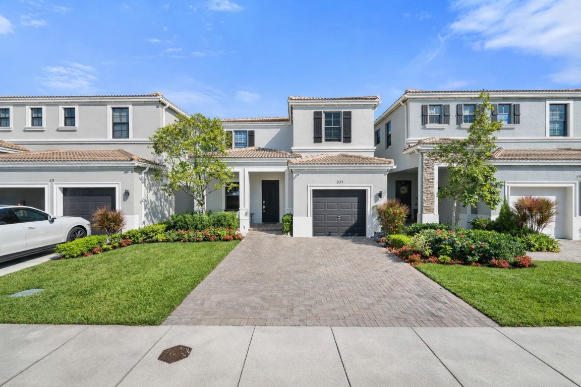 CHAMPION LAKES - Residential