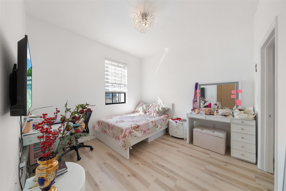 CHAMPION LAKES - Residential