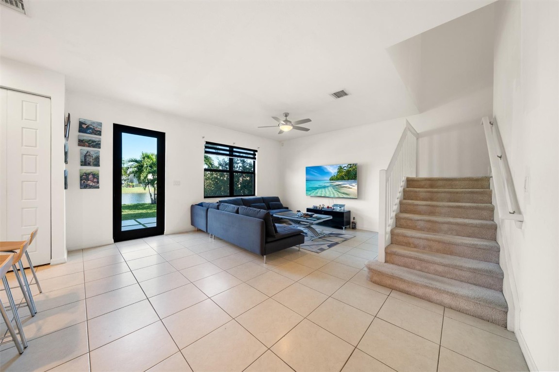 CHAMPION LAKES - Residential