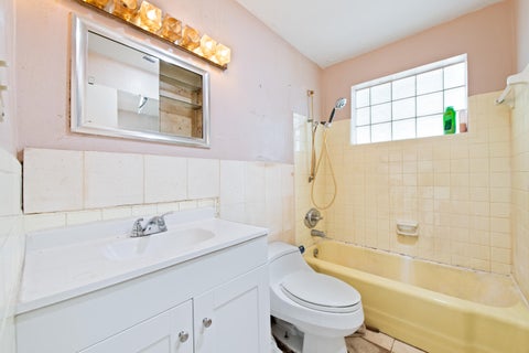 Tiny photo for 160 NE 60th Street, Oakland Park, FL 33334 (MLS # B26017413)