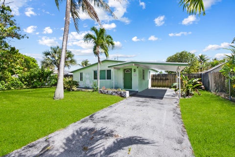 Tiny photo for 160 NE 60th Street, Oakland Park, FL 33334 (MLS # B26017413)
