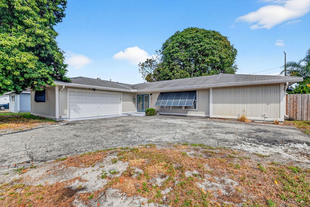 Photo of 320 Riverdale Road, Palm Springs, FL 33461 (MLS # B26009189)