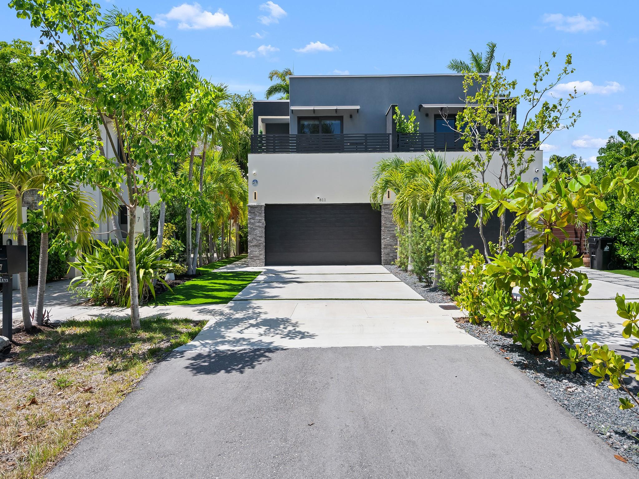 811 SW 10th St