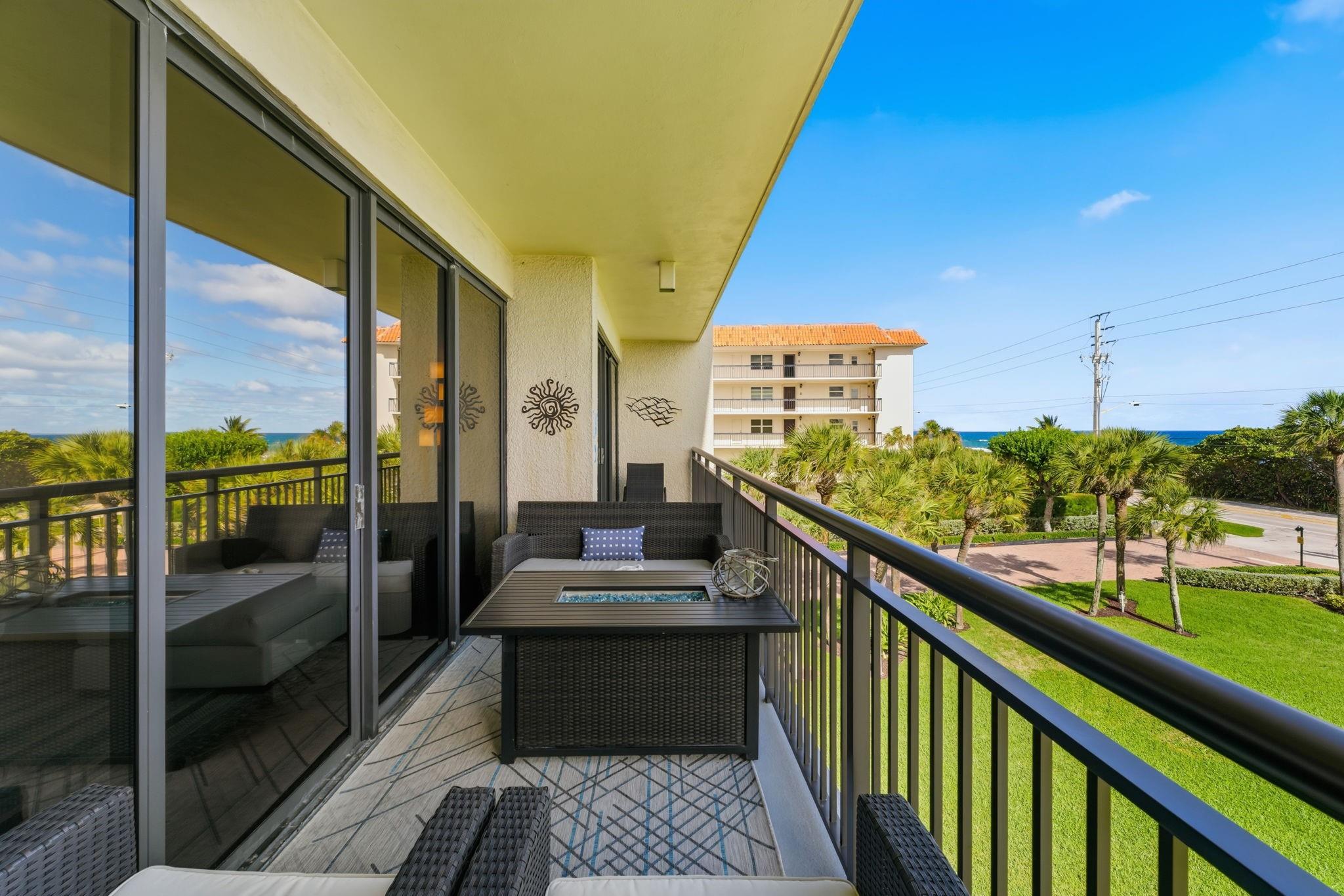 Yacht & Racquet Club - Residential