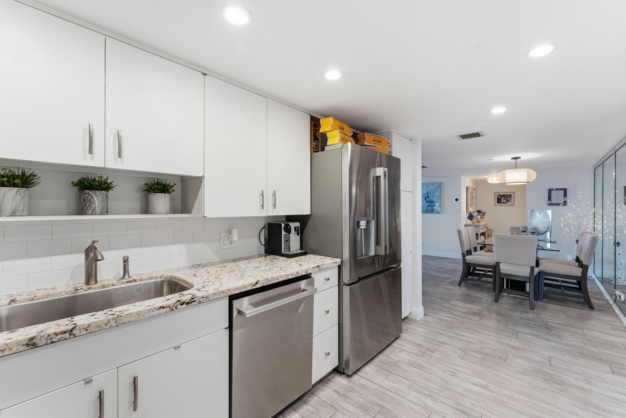 Yacht & Racquet Club - Residential