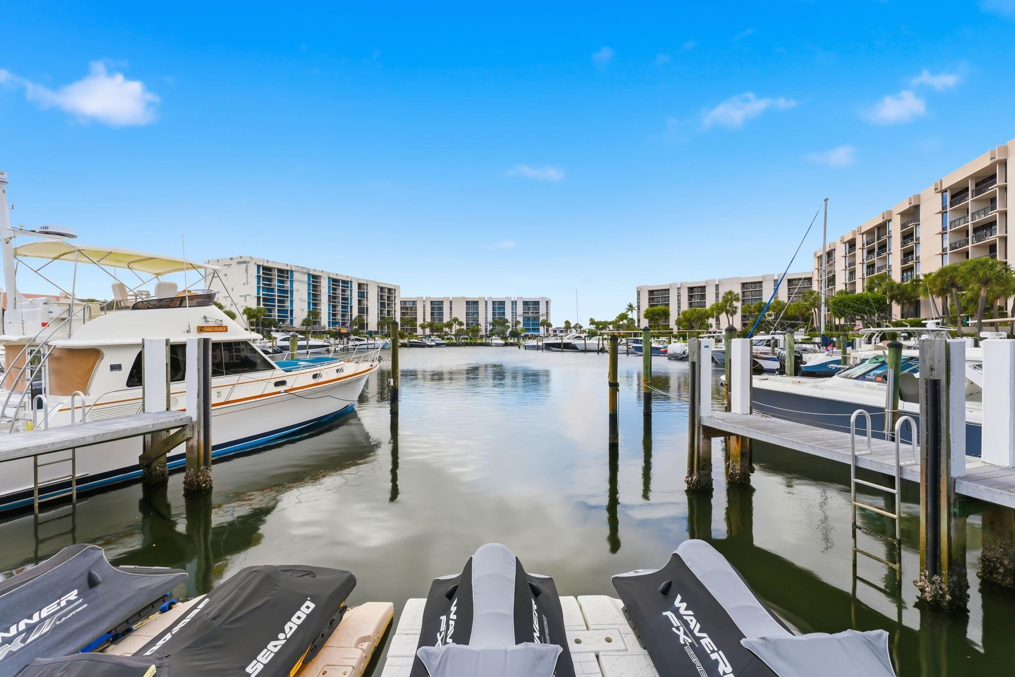 Yacht & Racquet Club - Residential