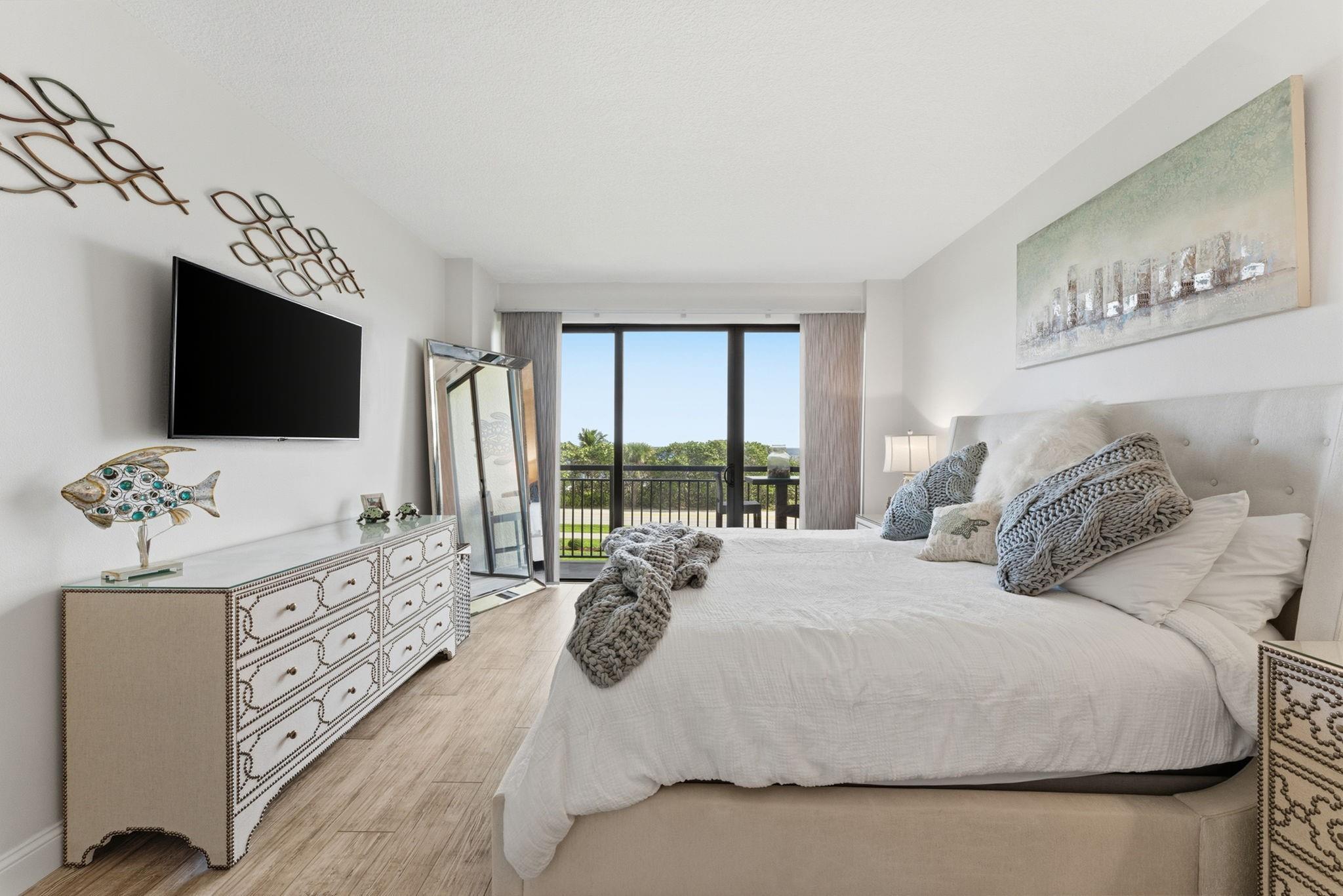 Yacht & Racquet Club - Residential