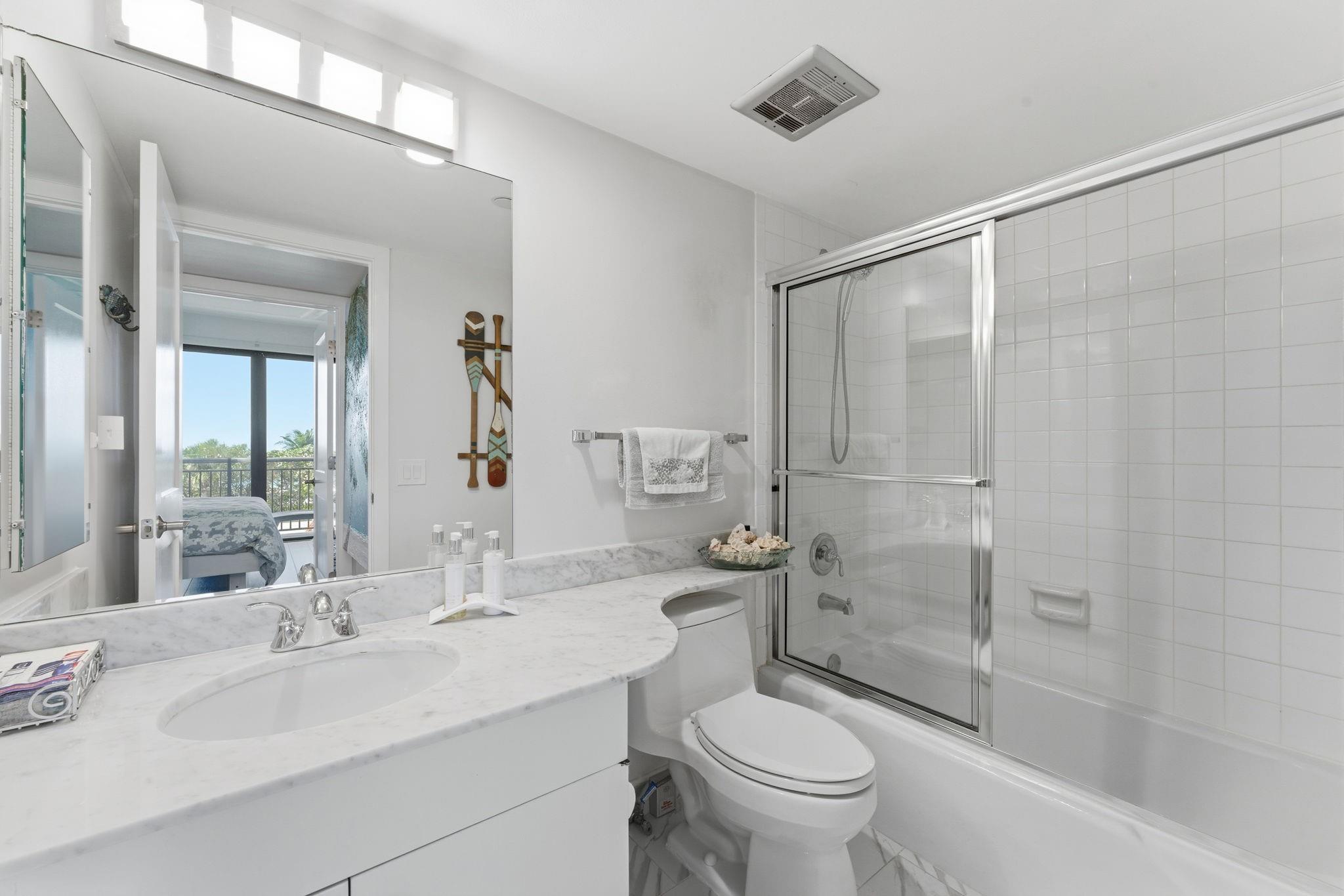 Yacht & Racquet Club - Residential