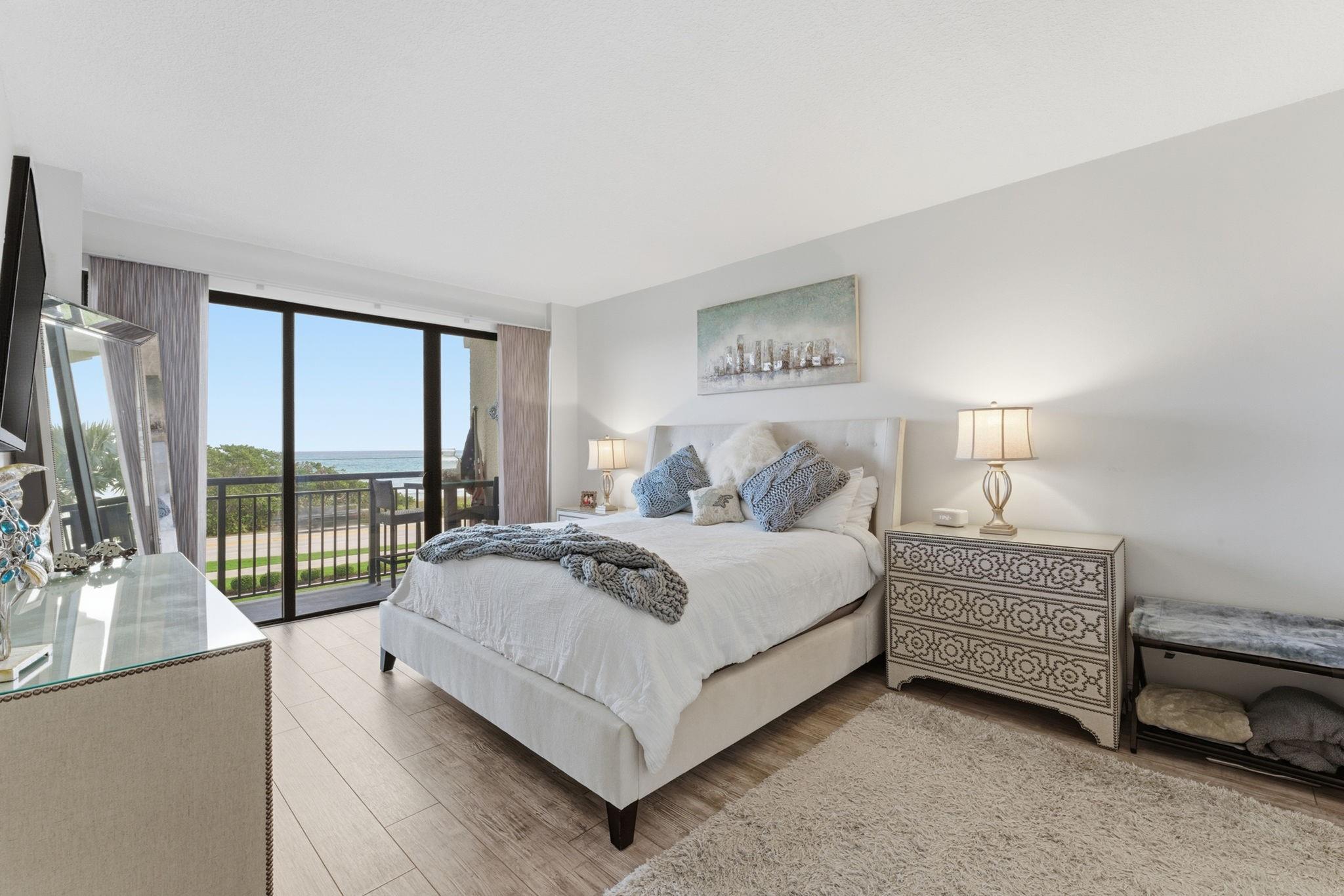 Yacht & Racquet Club - Residential