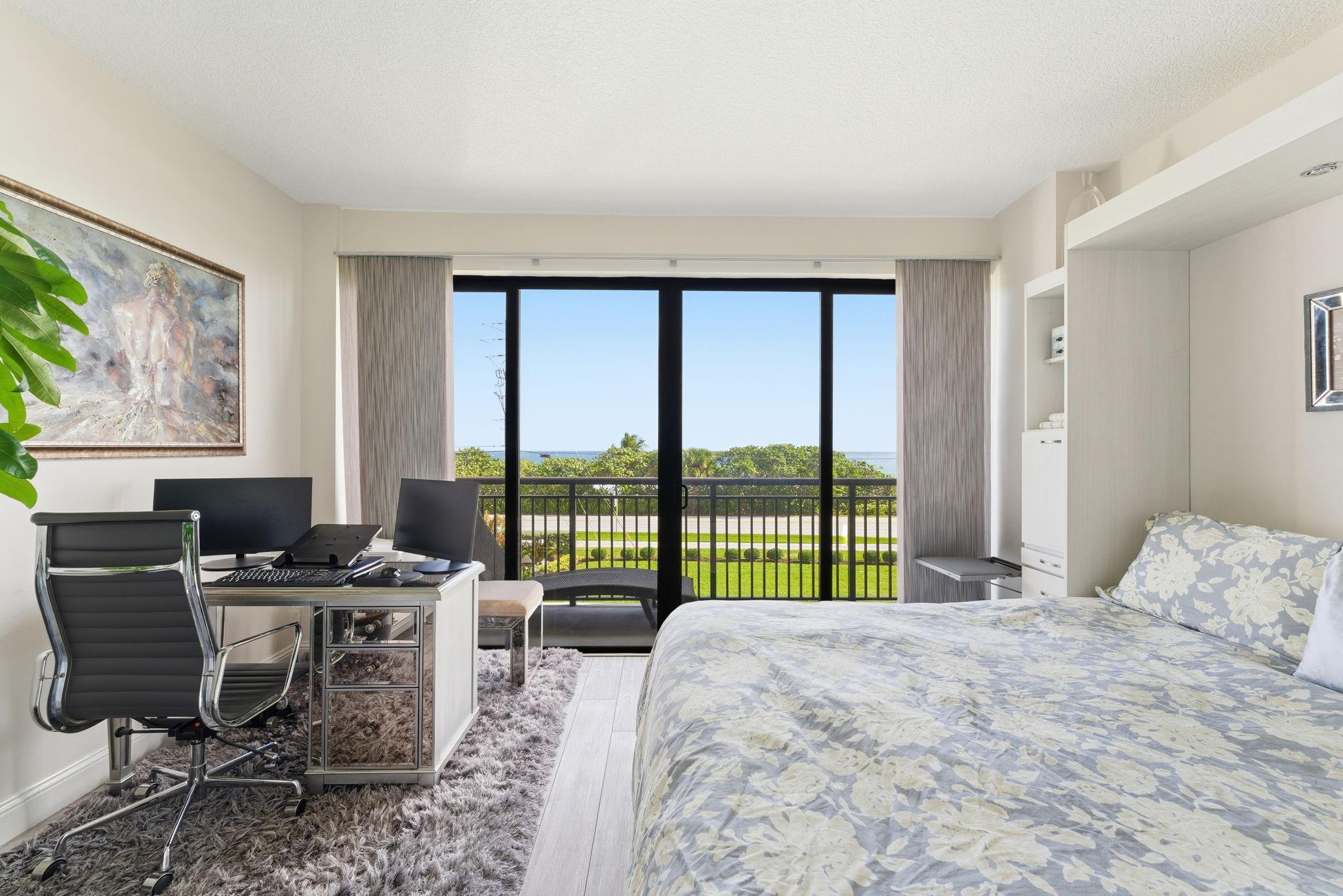 Yacht & Racquet Club - Residential