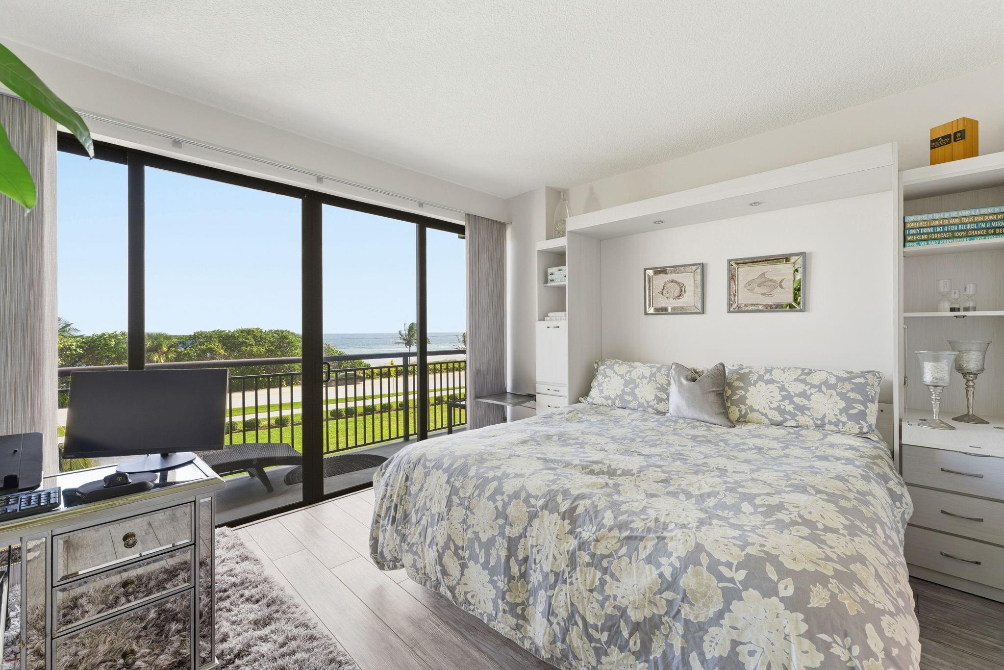 Yacht & Racquet Club - Residential