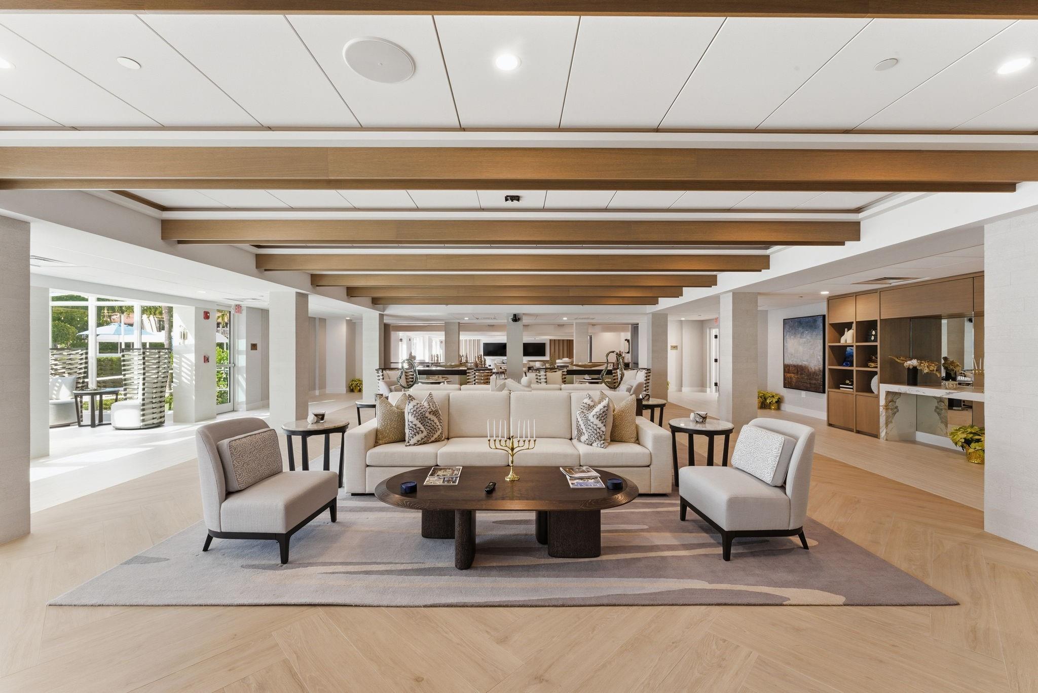 Yacht & Racquet Club - Residential