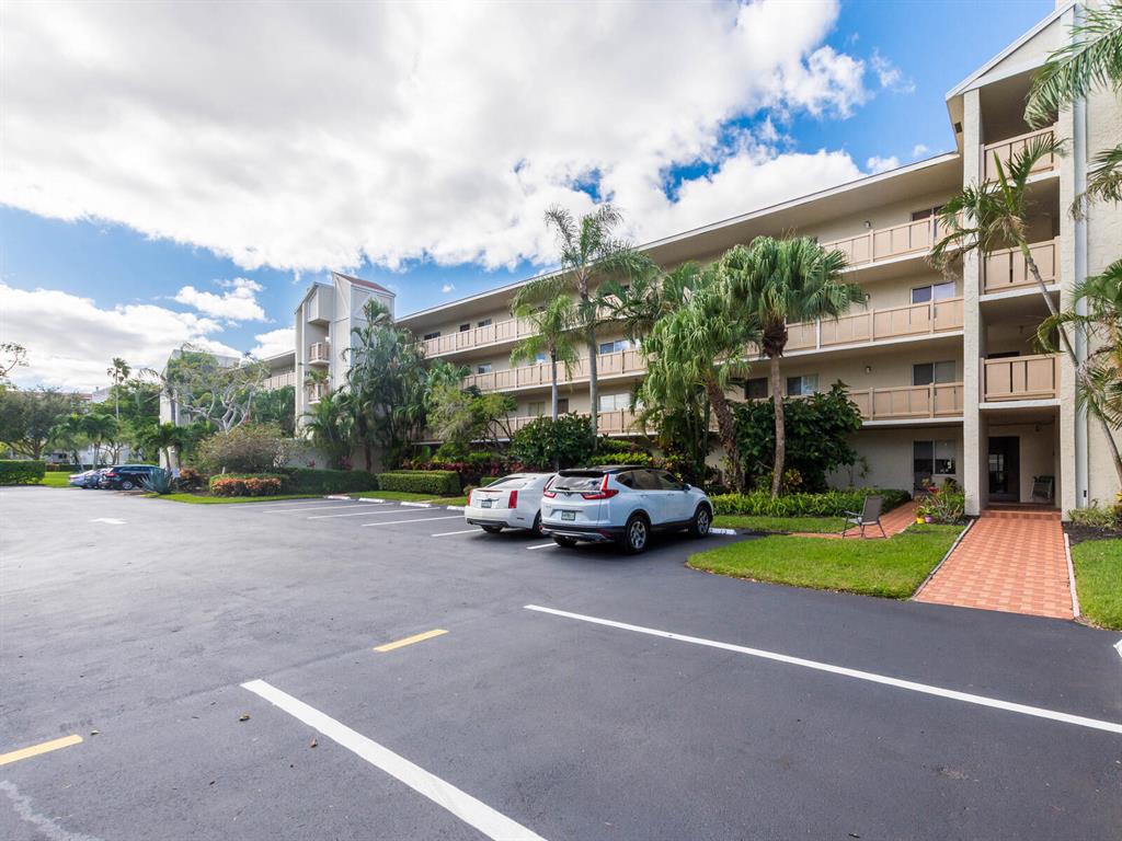 HUNTINGTON LAKES SEC ONE CONDOS - Residential