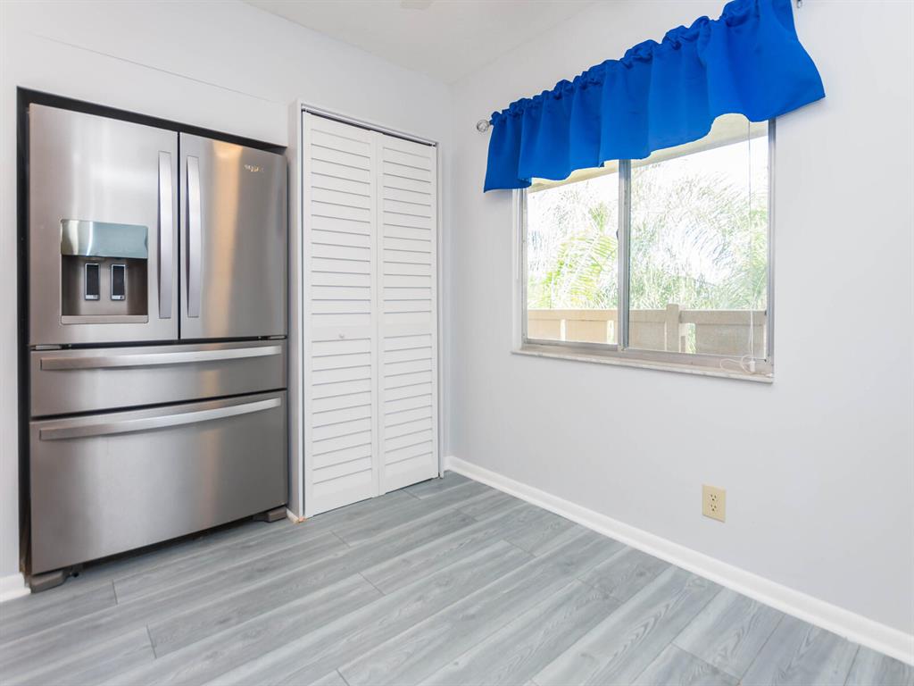 HUNTINGTON LAKES SEC ONE CONDOS - Residential