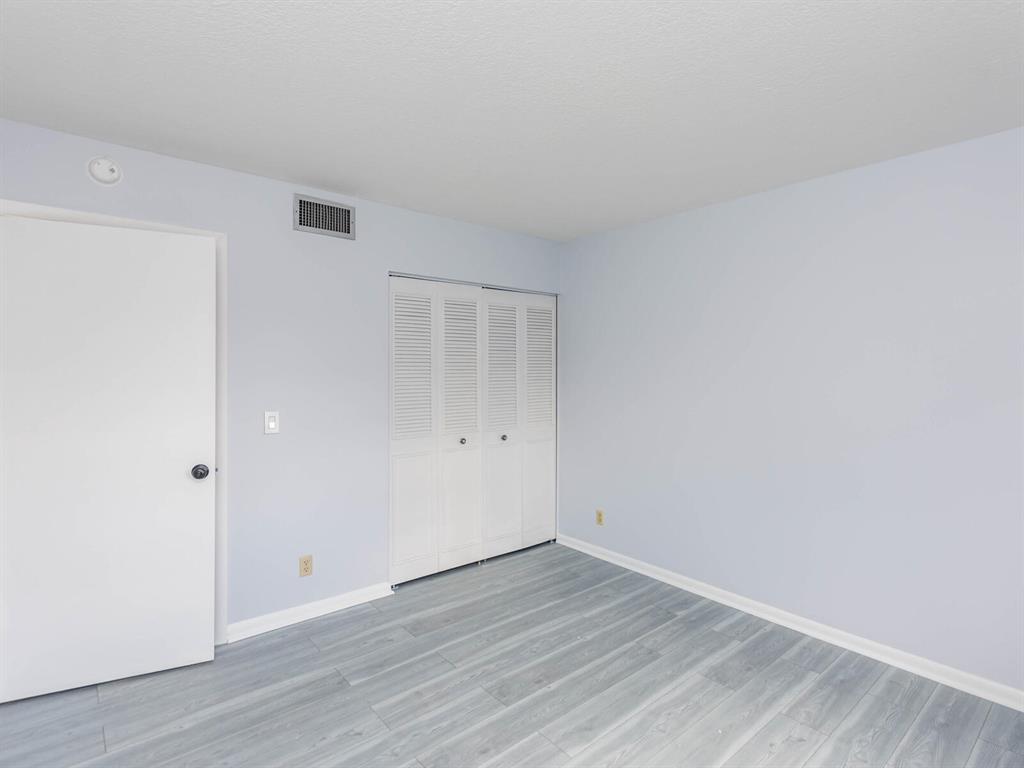 HUNTINGTON LAKES SEC ONE CONDOS - Residential