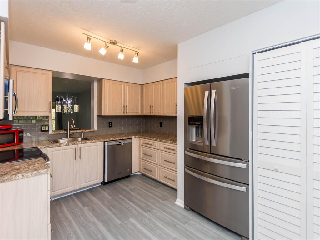 HUNTINGTON LAKES SEC ONE CONDOS - Residential