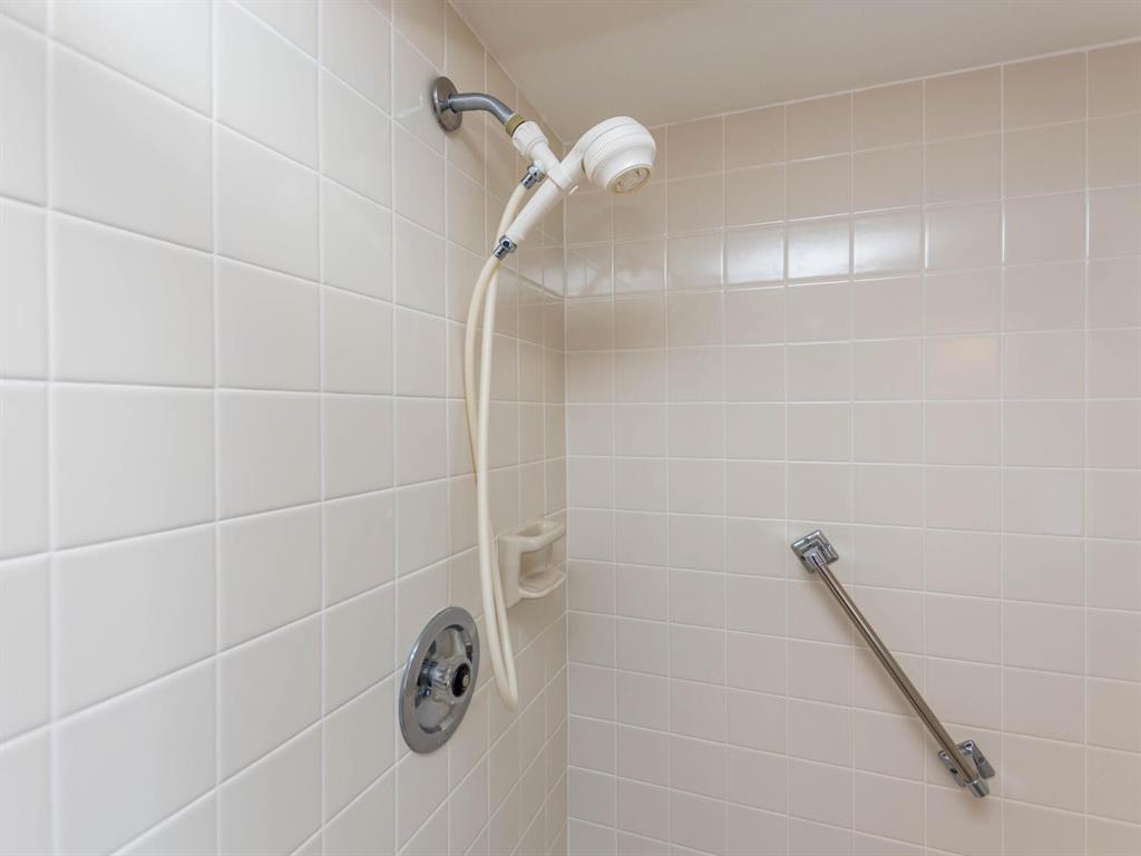 HUNTINGTON LAKES SEC ONE CONDOS - Residential