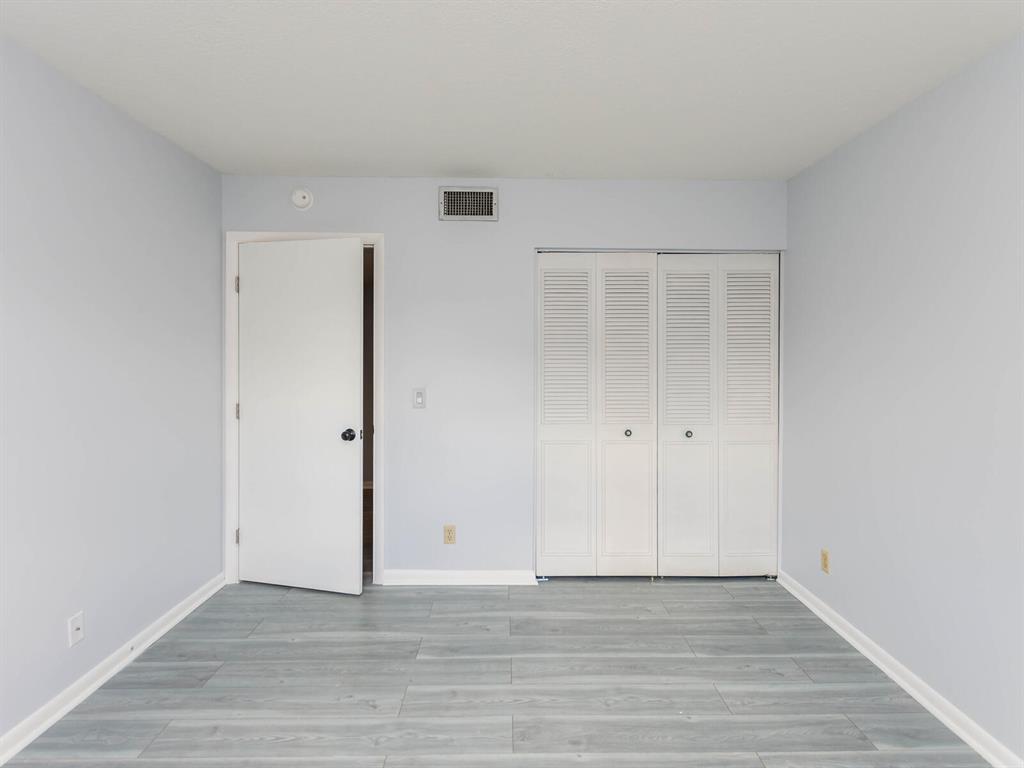 HUNTINGTON LAKES SEC ONE CONDOS - Residential