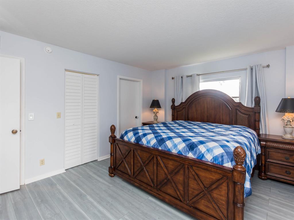 HUNTINGTON LAKES SEC ONE CONDOS - Residential