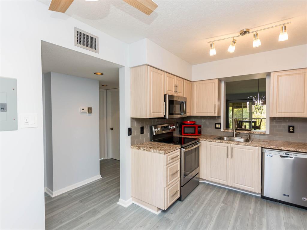 HUNTINGTON LAKES SEC ONE CONDOS - Residential